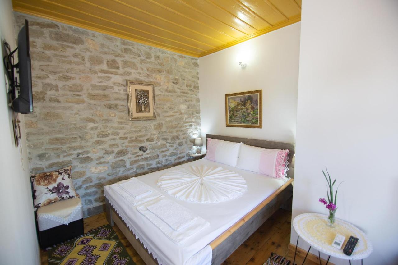 The Mosaic House - Shtepia Me Mozaik Hotel Permet Exterior photo